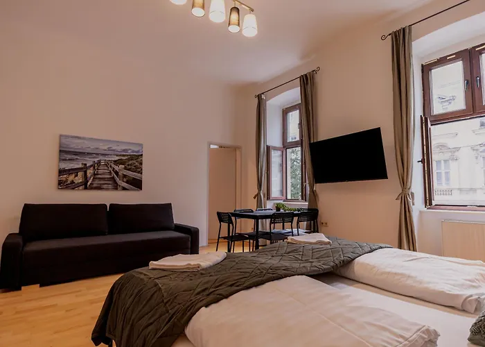 Bright And Cozy 2-bedroom In