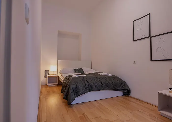 Bright And Cozy 2-bedroom In Apartamento Viena