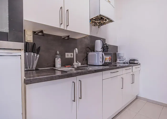 Bright And Cozy 2-bedroom In