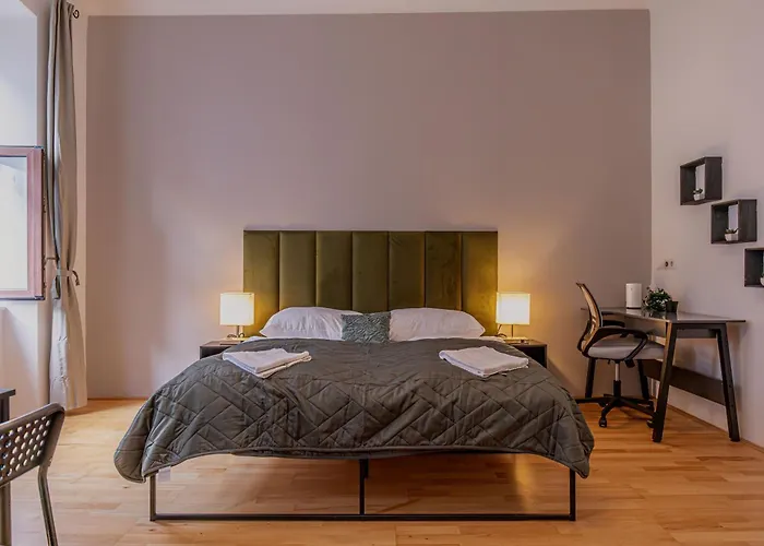 Bright And Cozy 2-bedroom In *