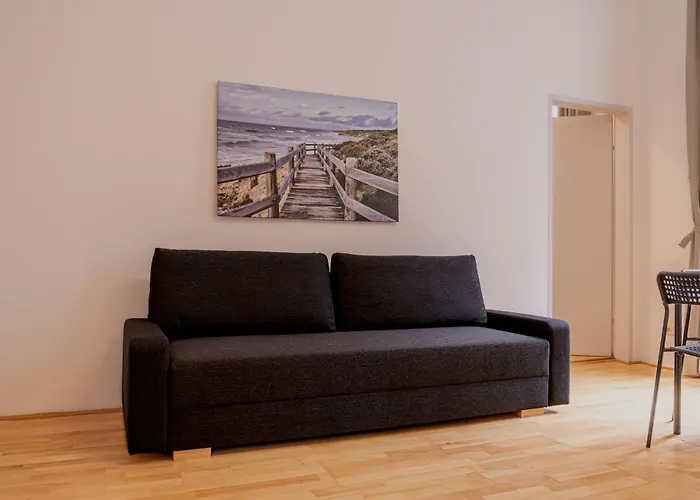 Bright And Cozy 2-bedroom In