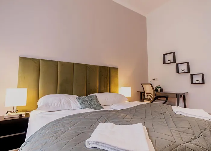 Bright And Cozy 2-bedroom In