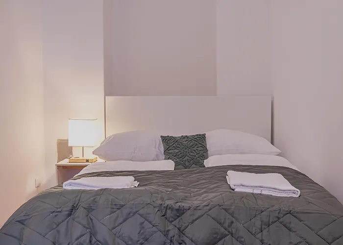 Bright And Cozy 2-bedroom In * Viena