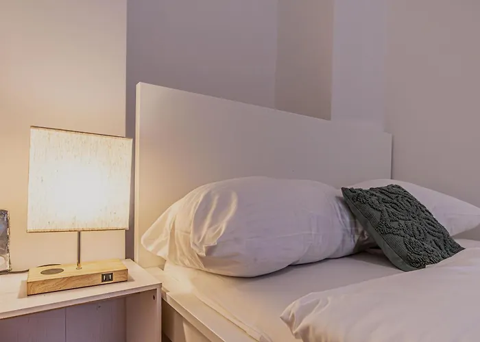 Bright And Cozy 2-bedroom In * Viena
