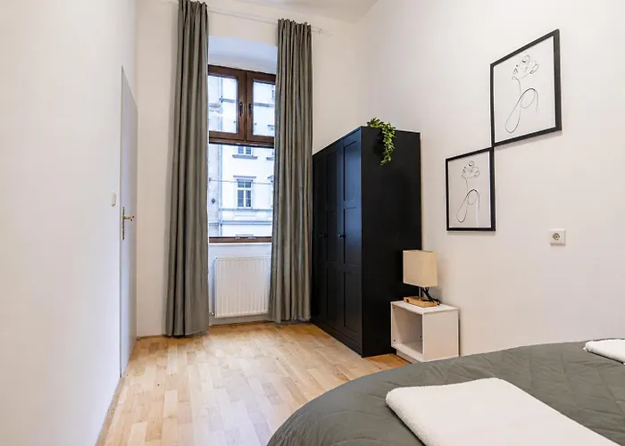 Bright And Cozy 2-bedroom In Apartamento Viena