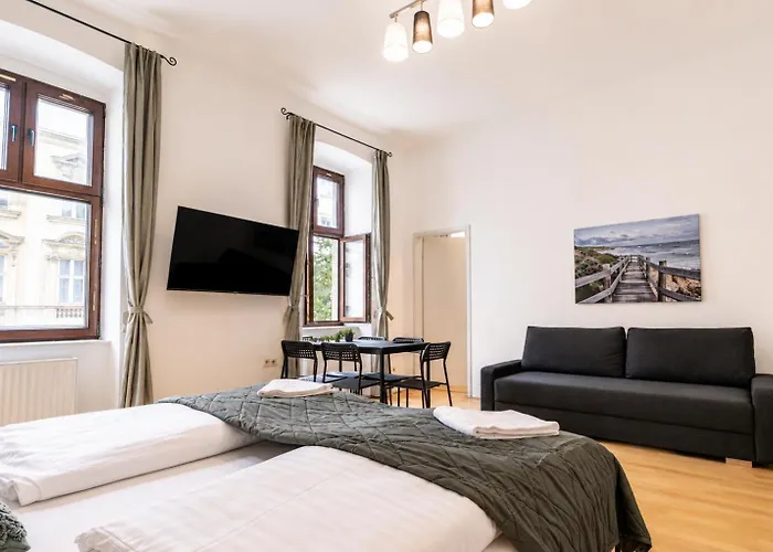 Bright And Cozy 2-bedroom In Apartamento Viena