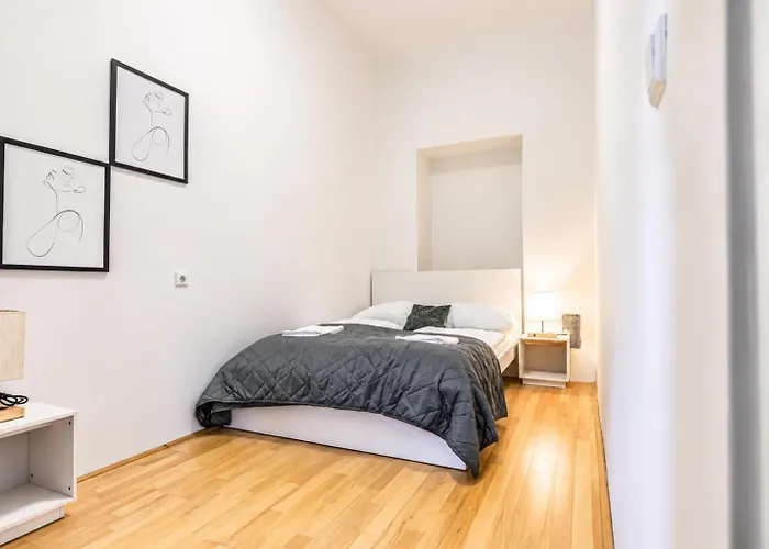 Bright And Cozy 2-bedroom In Apartamento Viena